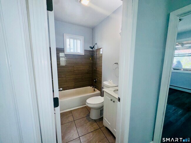 Building Photo - 898 Hancock Ave