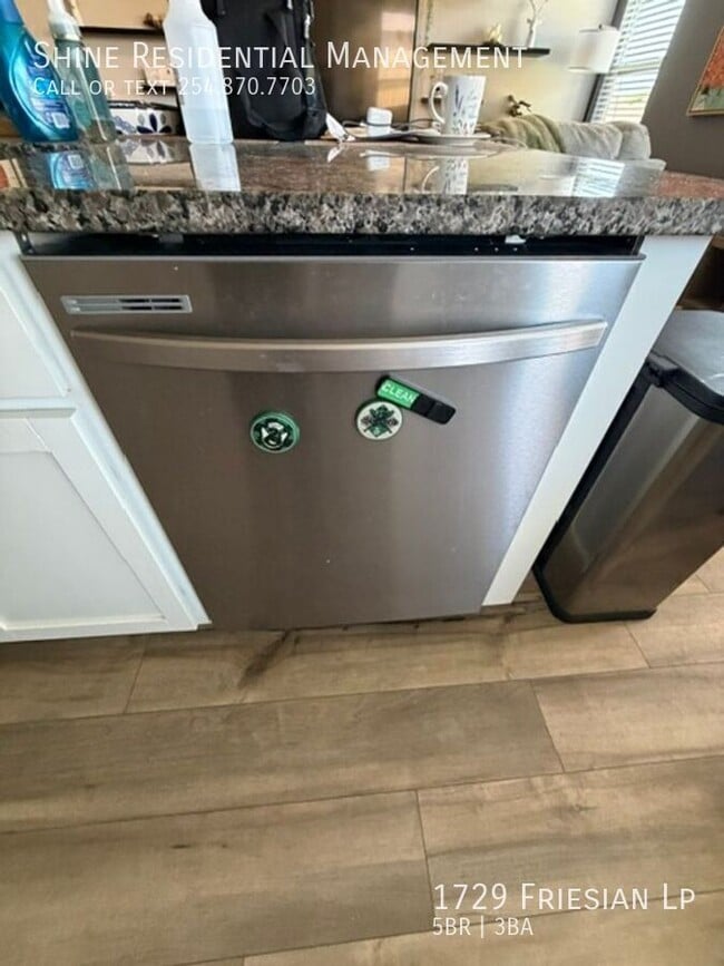 Building Photo - 1729 Friesian Lp