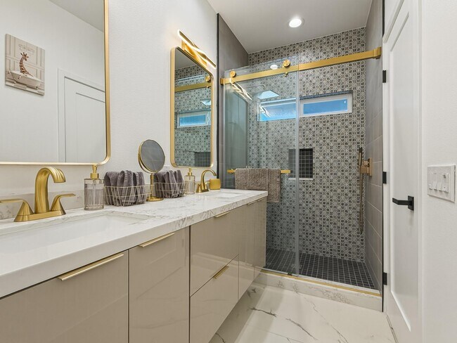 Building Photo - 2197 Jacques Dr