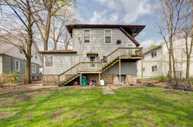 Building Photo - 310 Dewey St