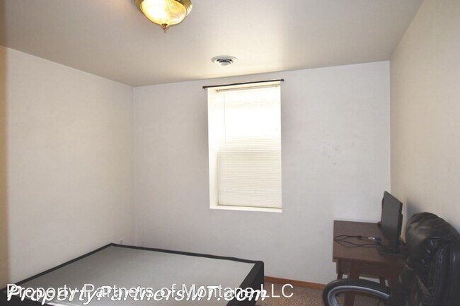 Building Photo - 204 Show Pl