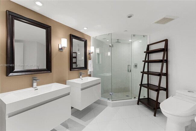 Building Photo - 3640 Yacht Club Dr
