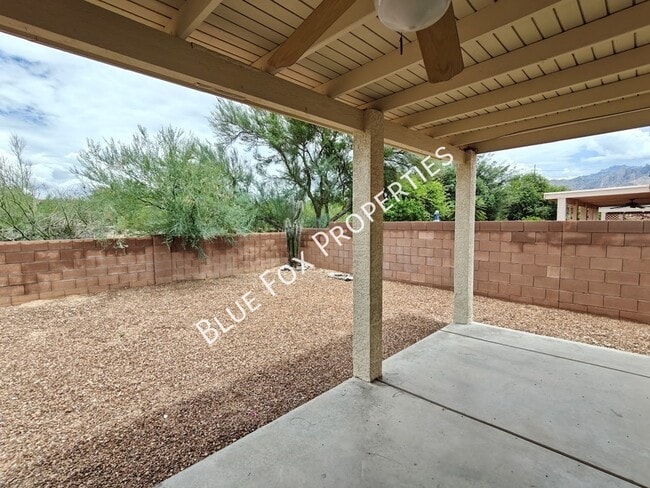 Building Photo - 710 W Calle Alta Loma