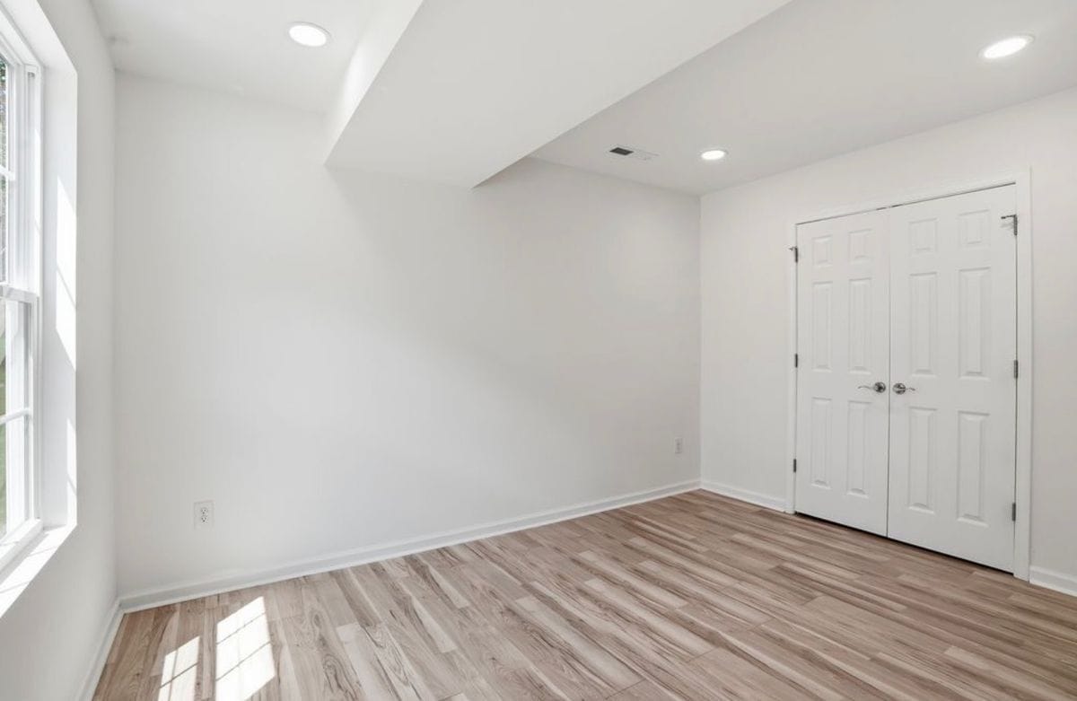 Building Photo - 516 Singletary St SE