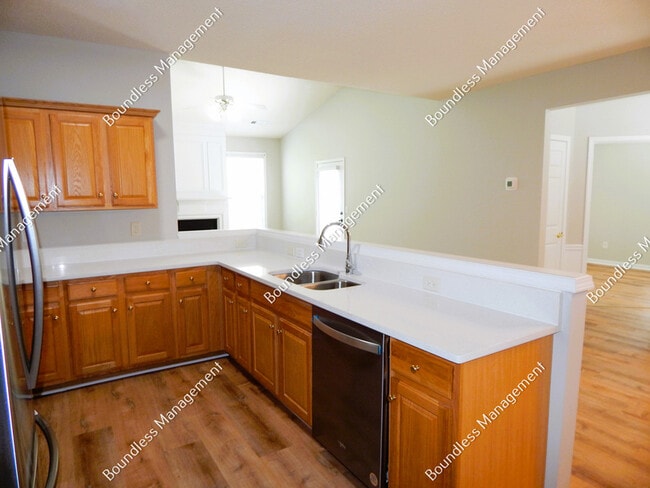 Building Photo - 308 Gable Brook Dr SW