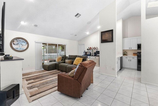 Building Photo - 12842 Meadowbend Dr