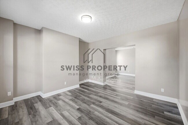 Building Photo - 387 St Clair Ave