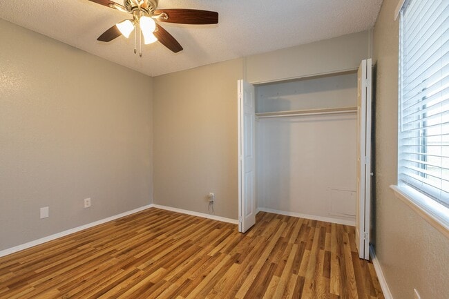 Building Photo - 2 Bed | 1.5 Bath East Tulsa with Spacious Back yard!