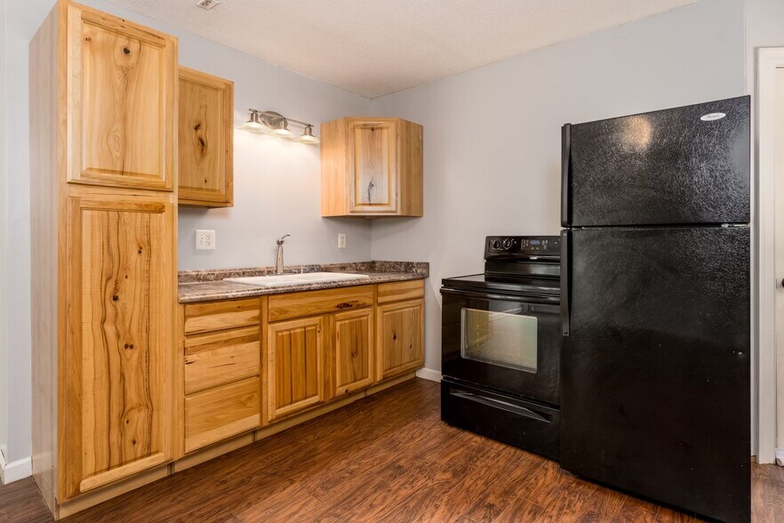 Kitchen - 19 Carignan Dr
