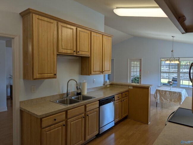 Building Photo - 102 Acacia Trail Dr