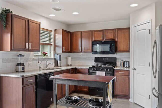 Building Photo - 369 S Brook Dr