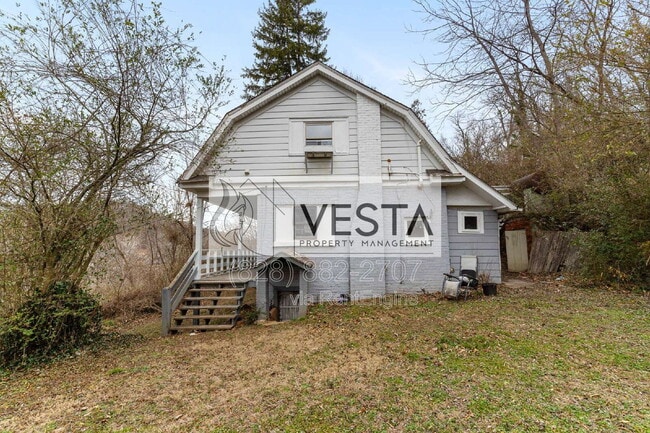 Building Photo - 240 Hillside St