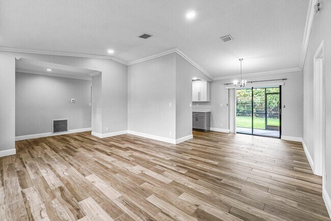 Building Photo - 1849 Tulip Ln
