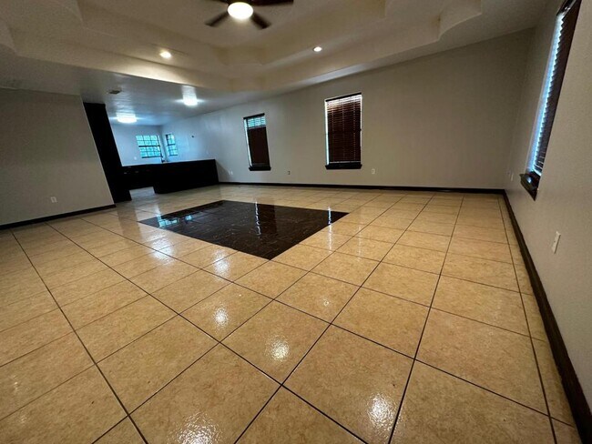 Building Photo - 10680 La Homa Rd