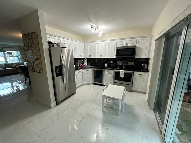 Primary Photo - 20764 SW 82nd Ave