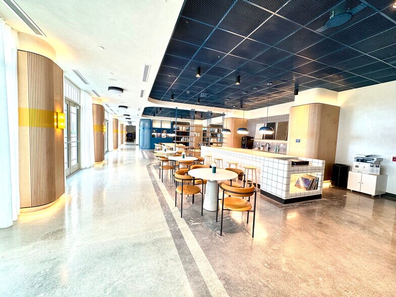 Building Photo - 1940 NW 2nd Ct