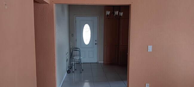 Building Photo - 4950 E 1st Ave