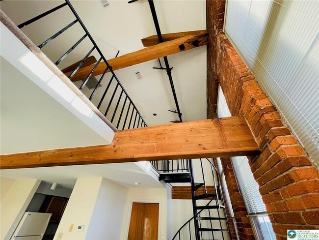 Building Photo - 101 W Race St