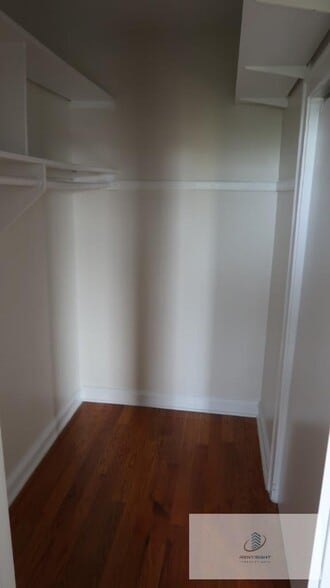 Building Photo - 1209 W Sherwin Ave