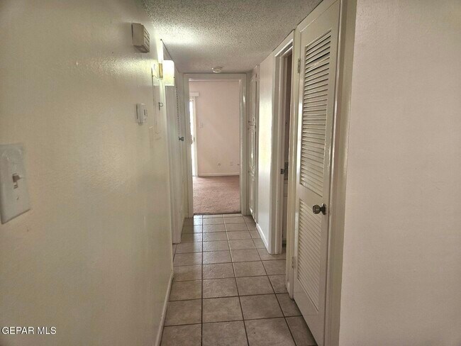 Building Photo - 6832 Escondido Dr