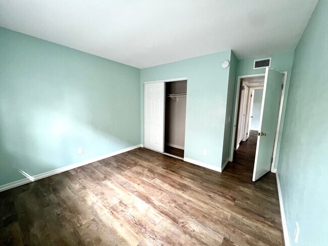Building Photo - Ground Floor Unit in Santee!