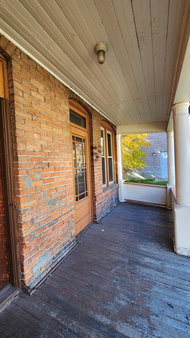 Building Photo - Charming House Near Providence