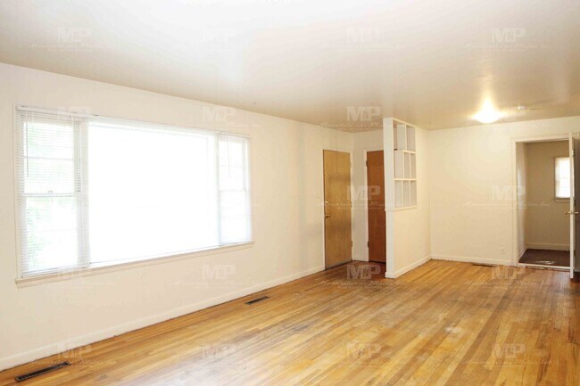 Building Photo - 609 W Prospect Rd