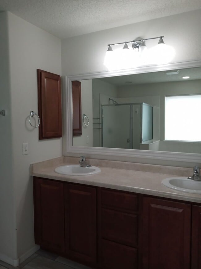 Building Photo - FOUR BEDROOMS!