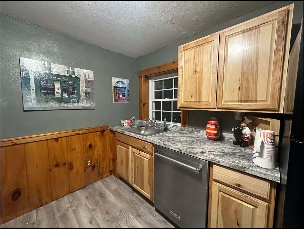 Building Photo - 214 Foster Rd