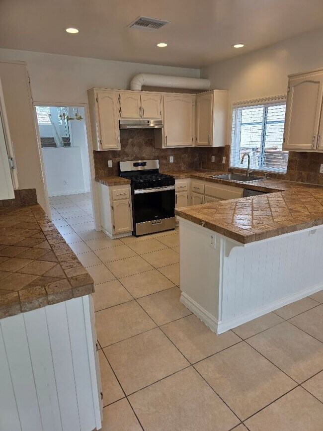 Building Photo - Beautiful 3 Bedroom Home in Gated Community