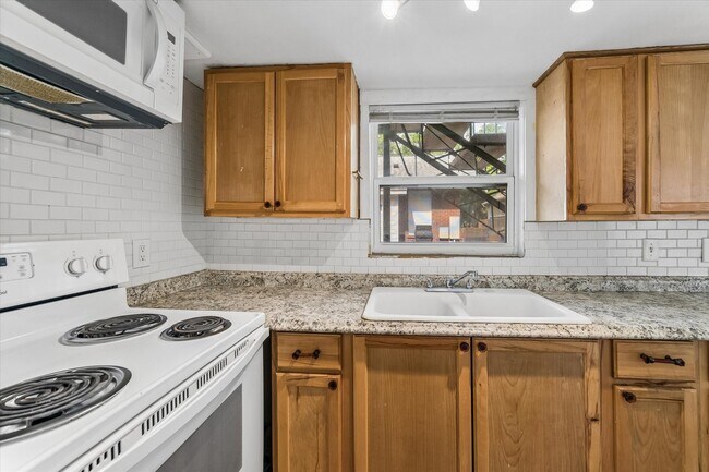 Building Photo - 820 Heights Blvd