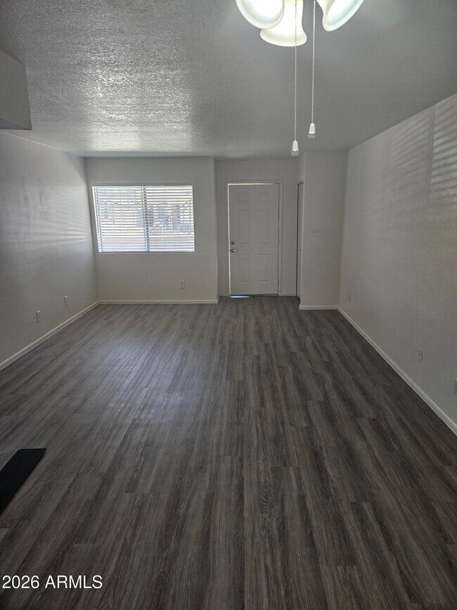 Building Photo - 3810 E Earll Dr