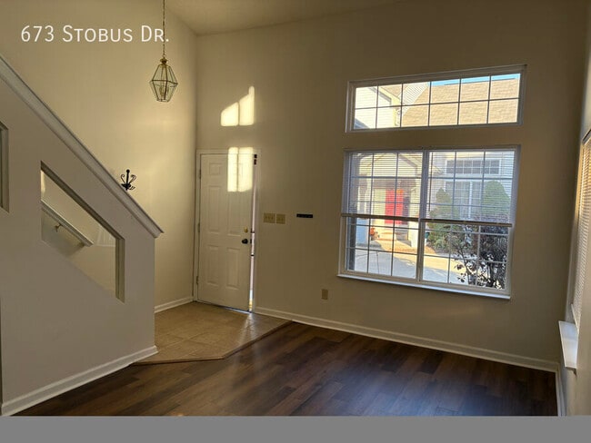 Building Photo - 673 Stobus Dr