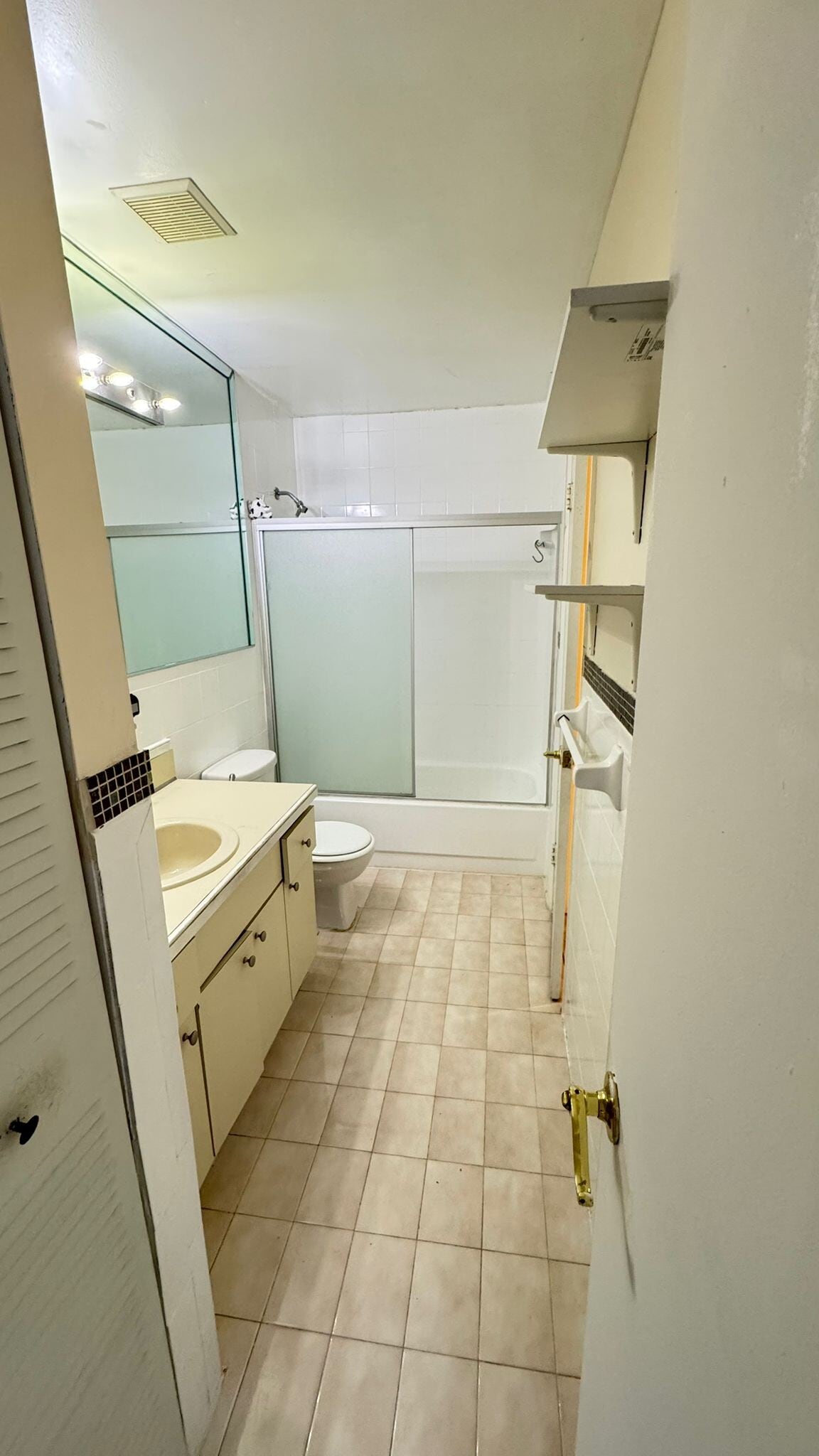 Building Photo - 2319 W 60th St