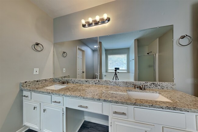 Building Photo - 1810 Telkwa Dr