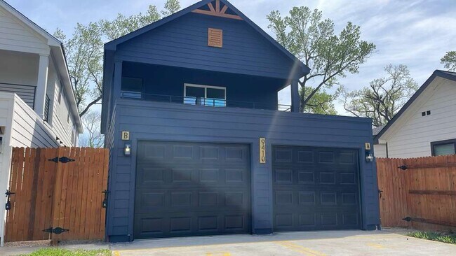 Building Photo - ? 3 Bed / 2.5 Bath Duplex – Spacious & Move-In Ready! ?