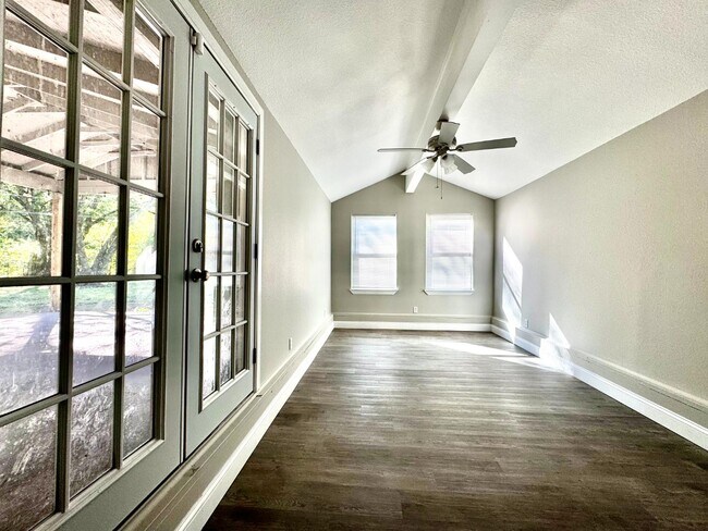 Building Photo - 4354 Marks Pl