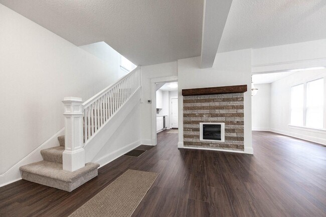 Building Photo - 1326 Massachusetts St