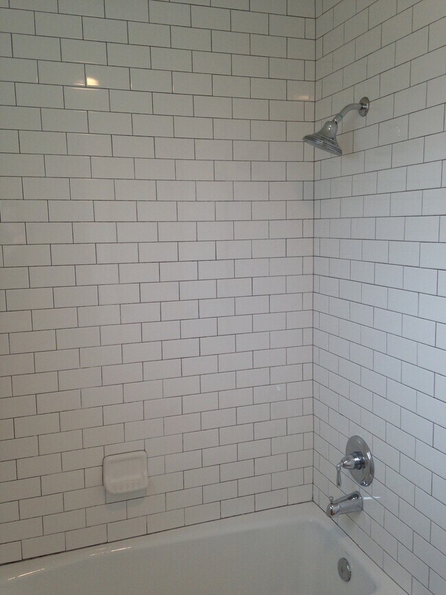 Building Photo - UT PRE-LEASE: 2009 Constructed 6 Bedroom / 3 Bath Home with Hot Tub - Open floor plan / Great Kit...