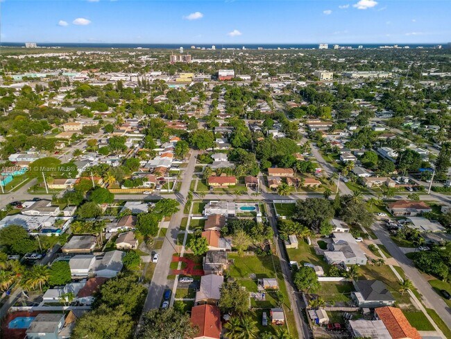 Building Photo - 2410 Coolidge St