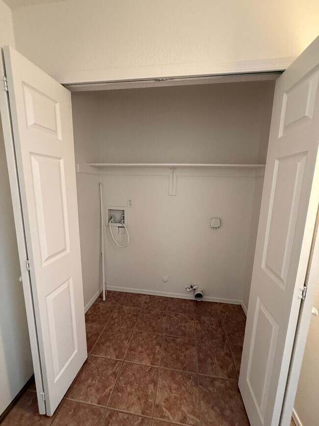 Building Photo - 3 Bed 2 Bath home in the highly desirable Northwest Tucson area. New paint and Carpet!