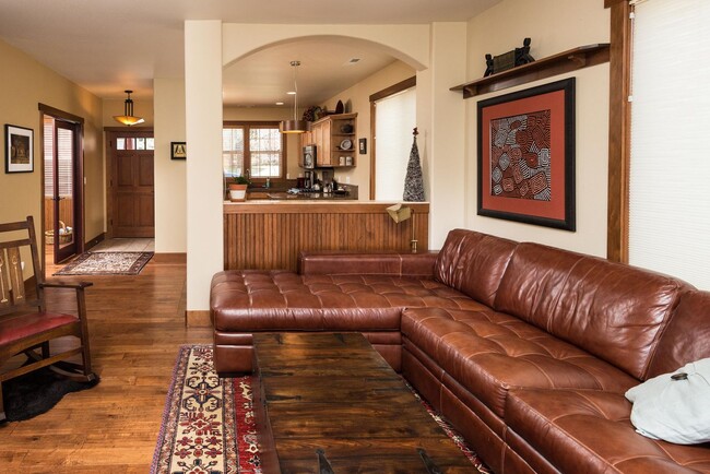 Building Photo - Charming Westside 2 Bed + Office | Trails, River Access & Minutes to Old Mill