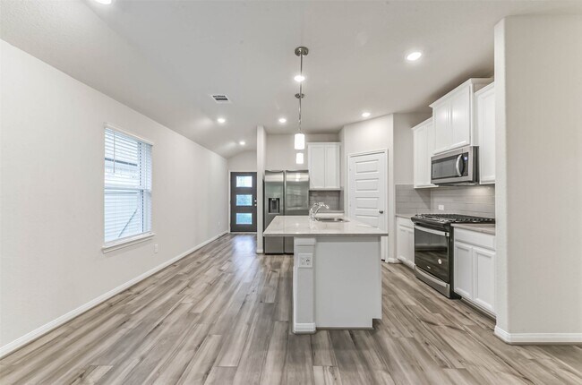 Building Photo - 17590 Rosette Grass Dr