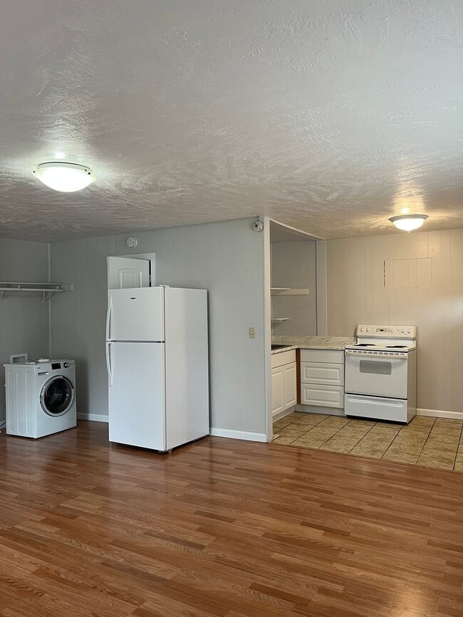 Building Photo - Quaint Studio , 1 Bath Home in Grants Pass