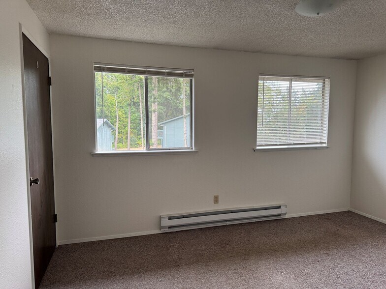 Building Photo - 950 SW Harrier Cir