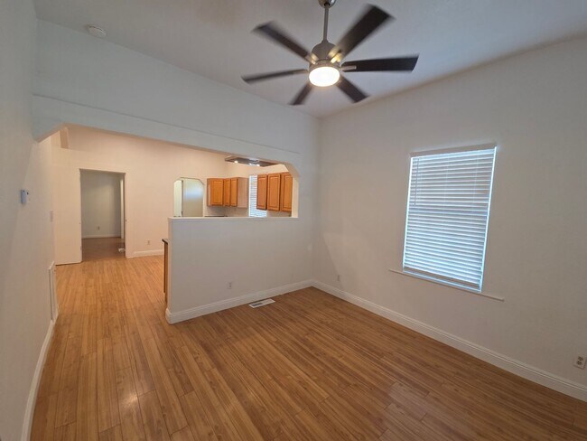 Building Photo - Beautiful 2 bedroom home with large detatched garage