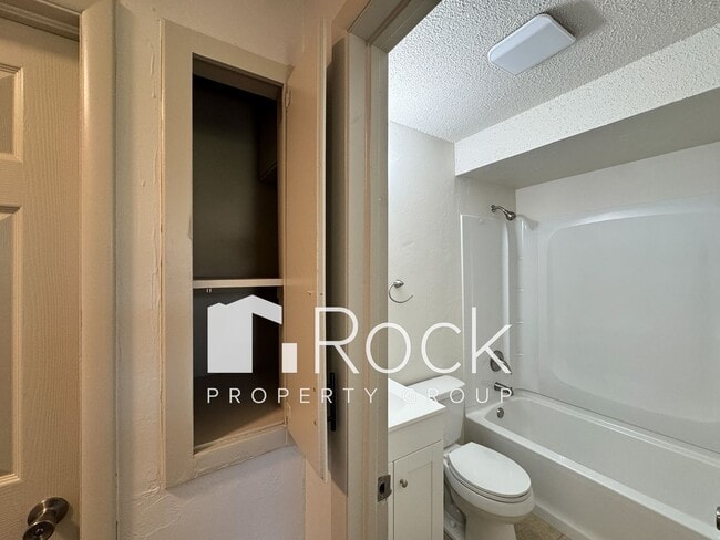 Building Photo - Beautifully Remodeled 3 Bed/1.5 Bath Home in Moore with 1-Car Garage