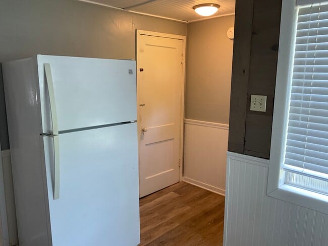 Building Photo - PRE-LEASING FOR APPROVED APPLICANTS! Great...