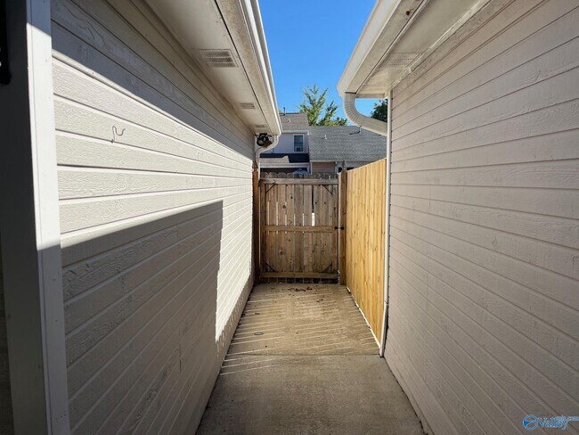 Building Photo - 1832 Smith Ave SW