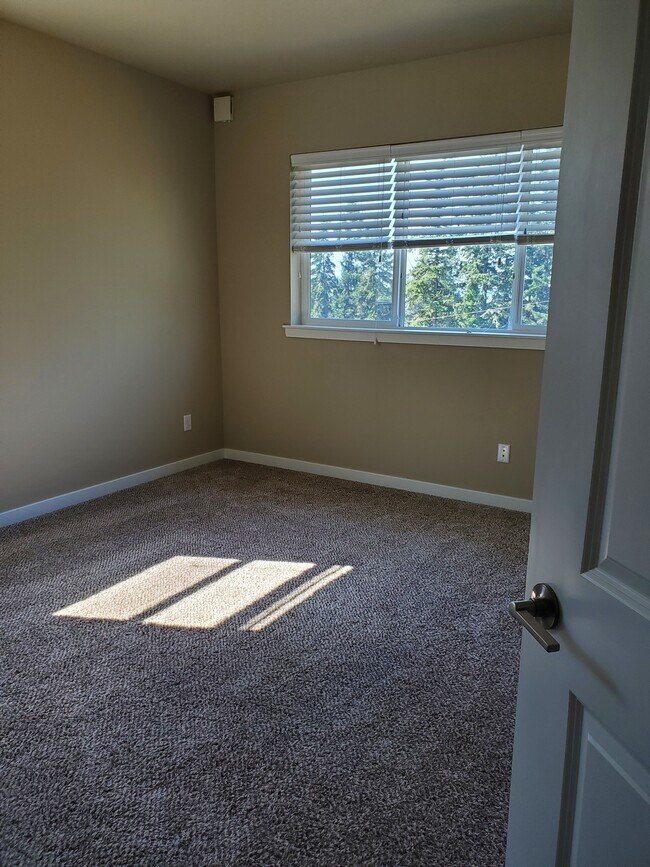 Building Photo - 4778 Beach Ln